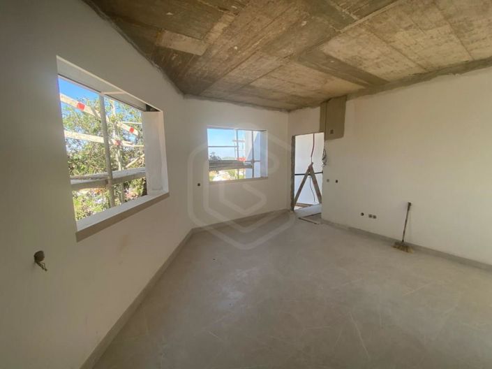 Image No.12-5 Bed House for sale