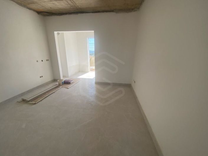 Image No.18-5 Bed House for sale