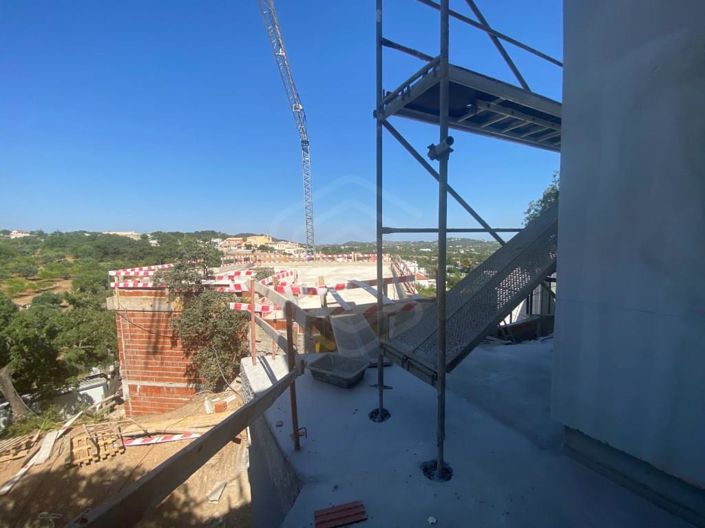 Image No.7-5 Bed House for sale