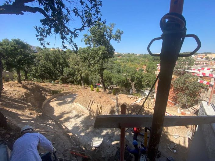 Image No.8-5 Bed House for sale