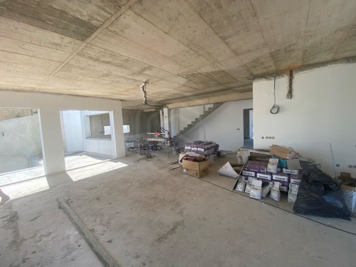 Image No.9-5 Bed House for sale