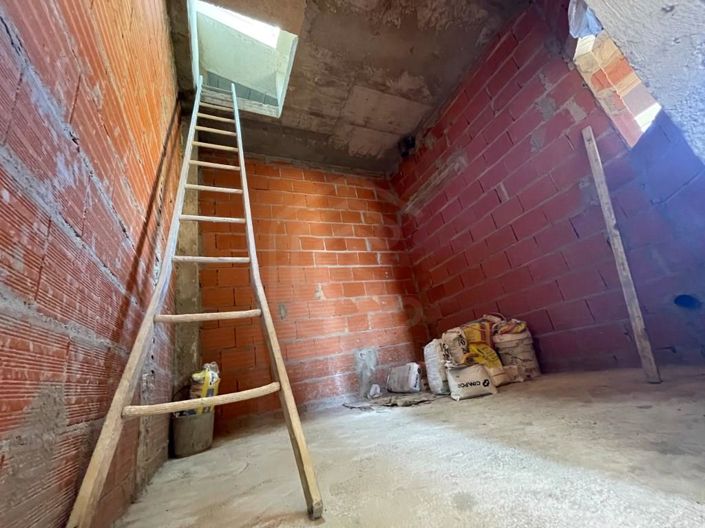 Image No.41-3 Bed House for sale