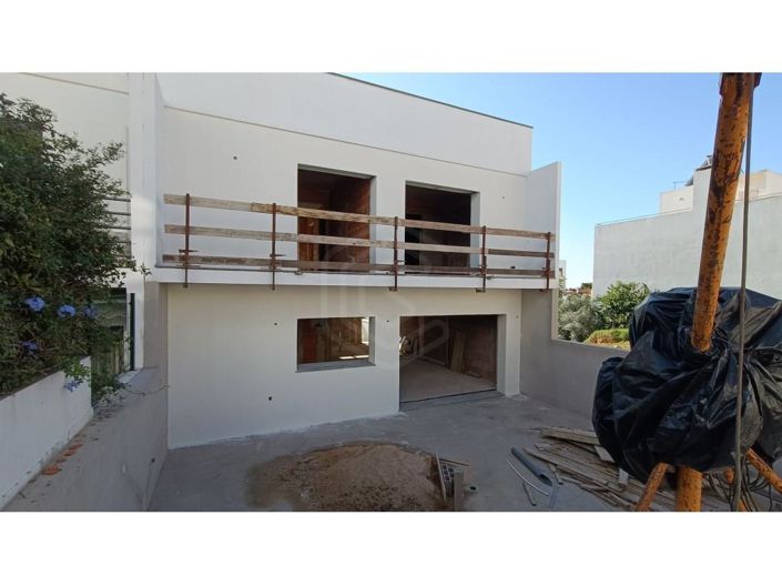 Image No.1-3 Bed House for sale
