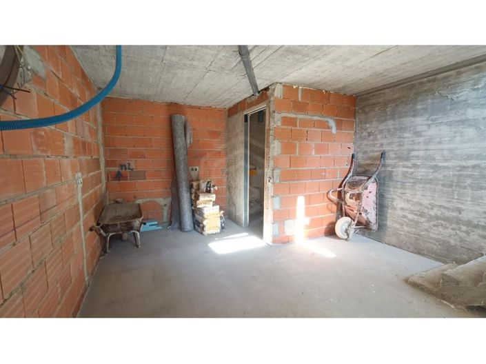 Image No.10-3 Bed House for sale