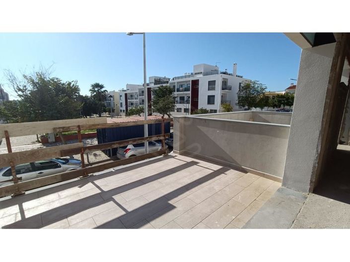 Image No.11-3 Bed House for sale