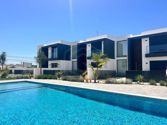 Image No.2-4 Bed House for sale