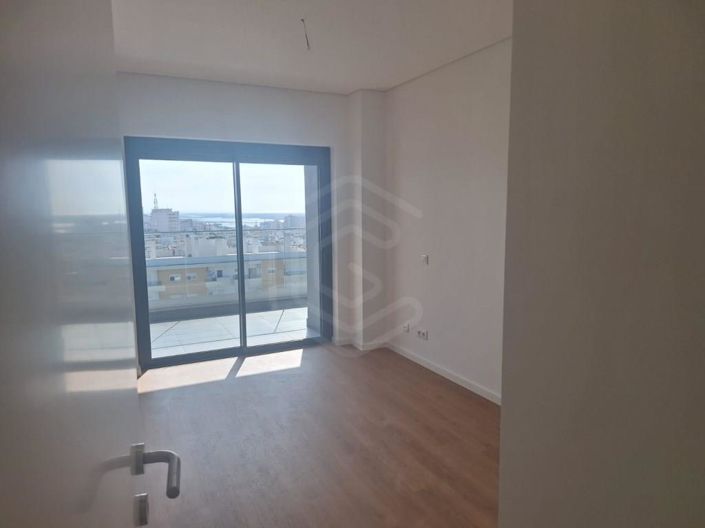 Image No.19-3 Bed Apartment for sale