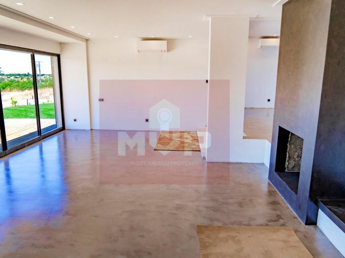 Image No.11-5 Bed House for sale