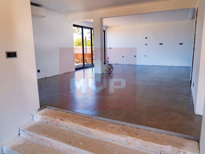 Image No.13-5 Bed House for sale