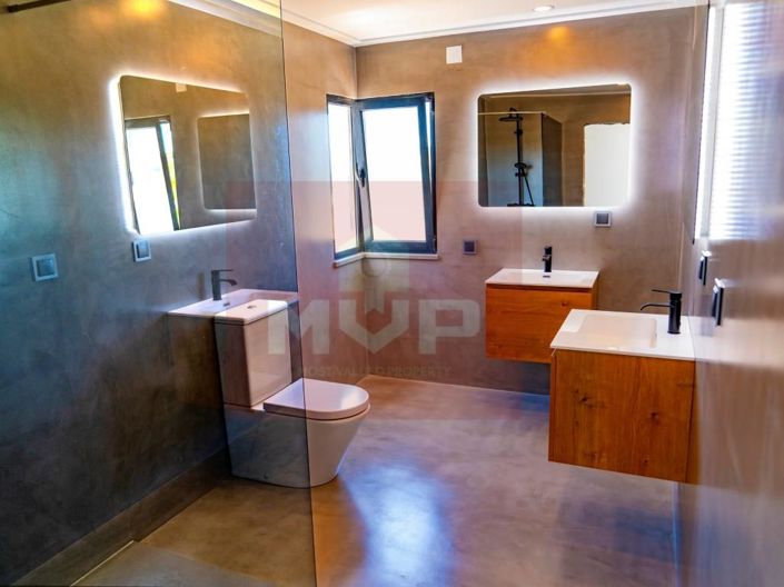 Image No.19-5 Bed House for sale