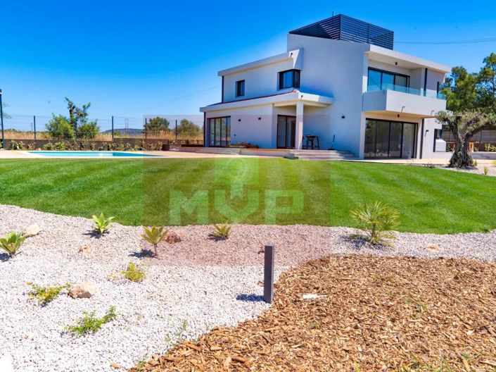 Image No.6-5 Bed House for sale