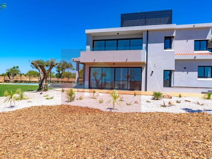 Image No.7-5 Bed House for sale