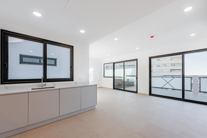 Image No.7-3 Bed Apartment for sale