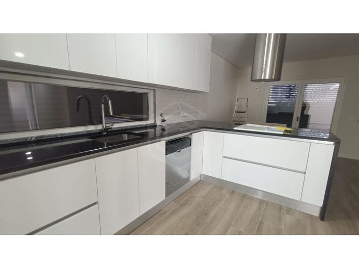 Image No.10-3 Bed House for sale