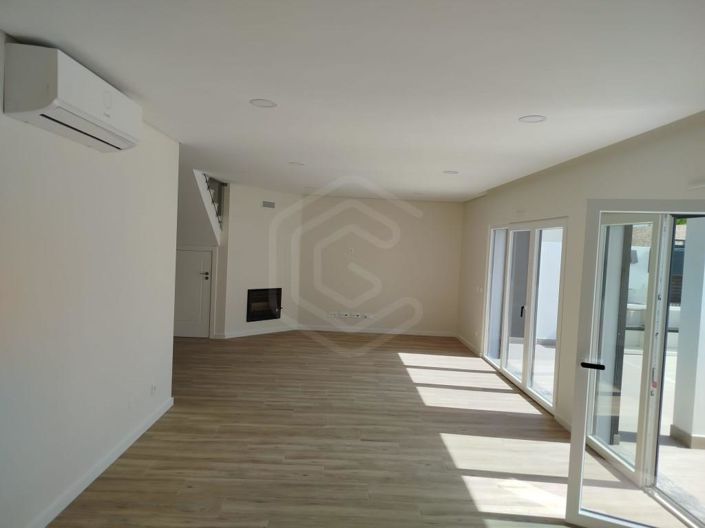 Image No.12-3 Bed House for sale