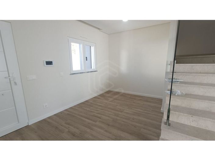 Image No.13-3 Bed House for sale