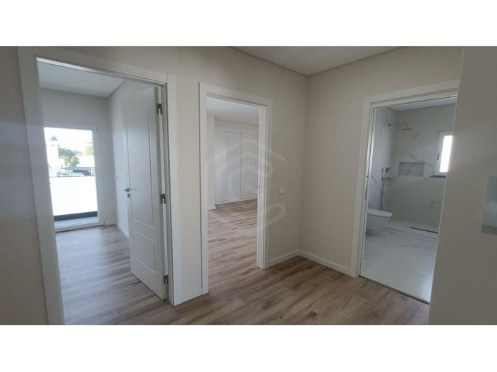 Image No.17-3 Bed House for sale