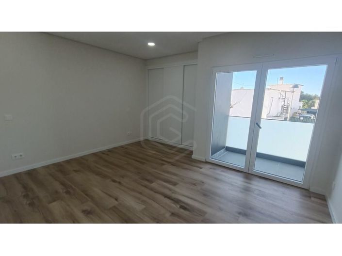 Image No.18-3 Bed House for sale