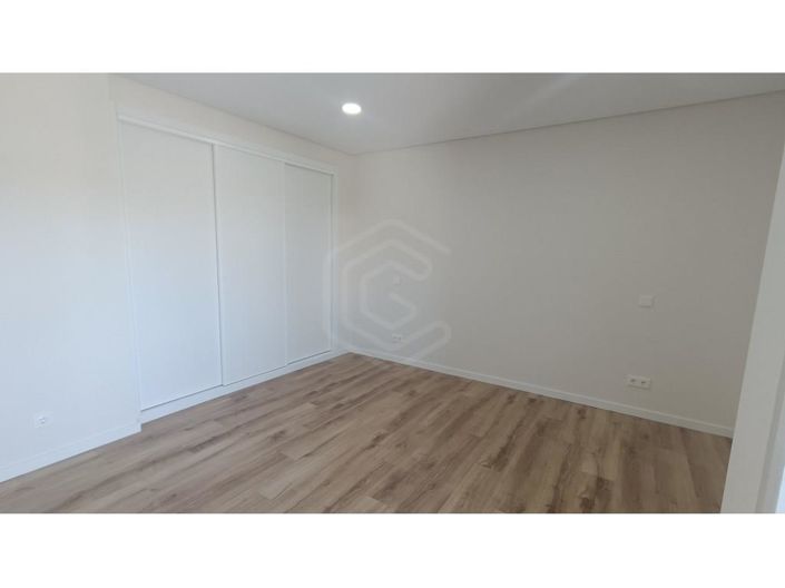 Image No.19-3 Bed House for sale