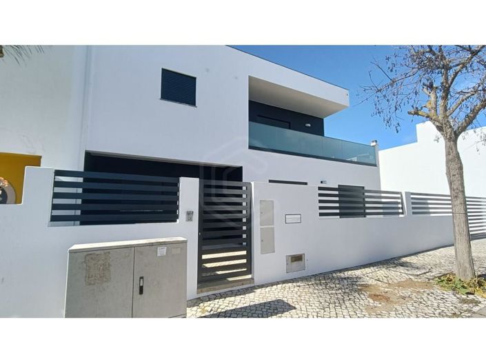 Image No.2-3 Bed House for sale