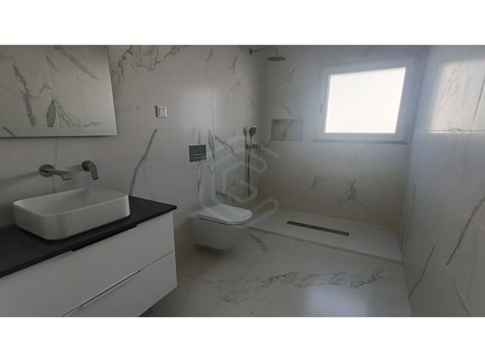 Image No.21-3 Bed House for sale