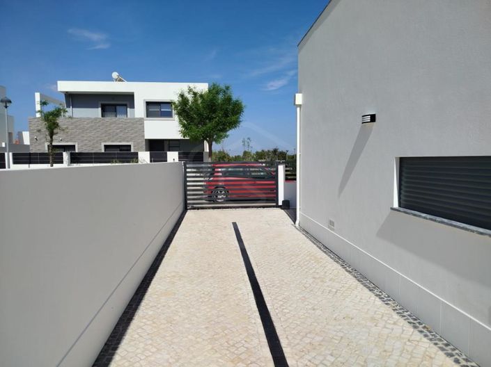 Image No.3-3 Bed House for sale