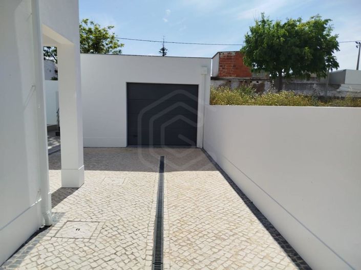 Image No.34-3 Bed House for sale