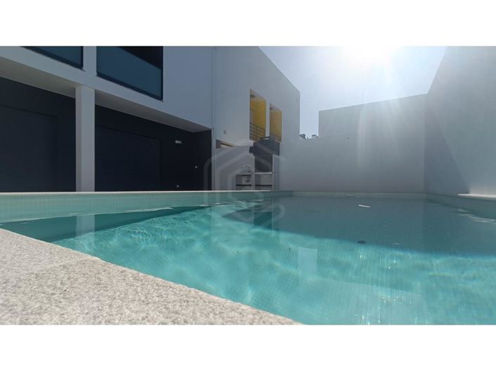 Image No.6-3 Bed House for sale