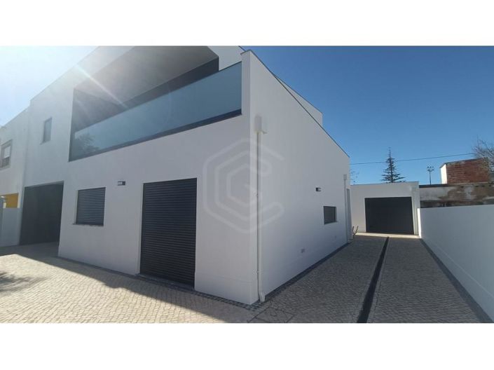 Image No.7-3 Bed House for sale