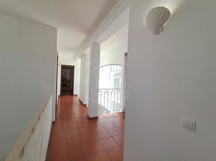 Image No.12-4 Bed House for sale