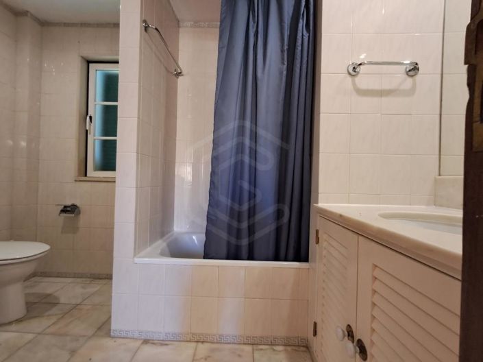 Image No.23-4 Bed House for sale