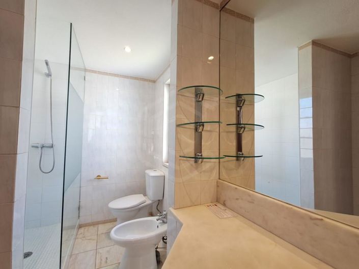 Image No.25-4 Bed House for sale