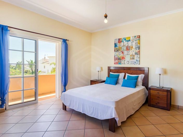 Image No.10-4 Bed House for sale