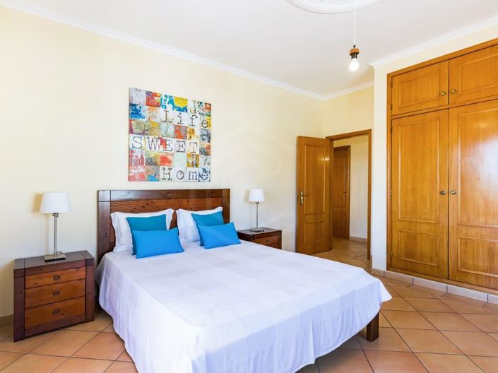 Image No.12-4 Bed House for sale