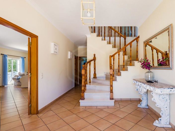 Image No.2-4 Bed House for sale