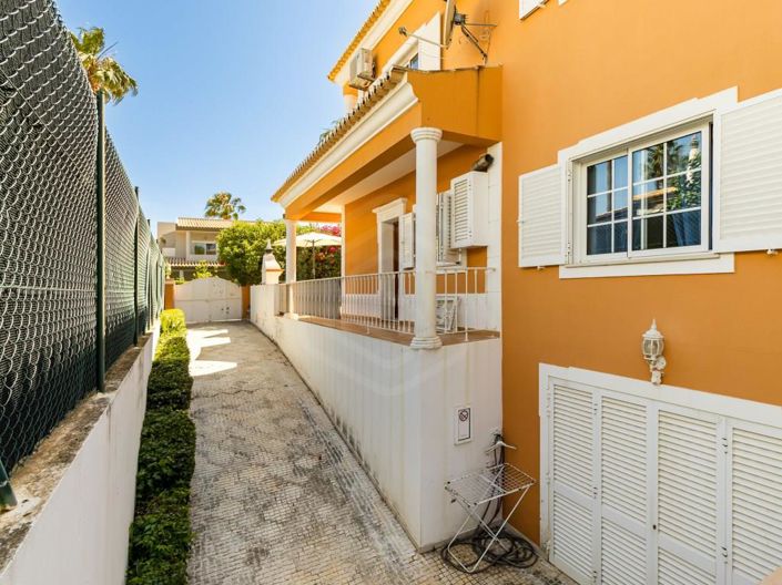 Image No.22-4 Bed House for sale