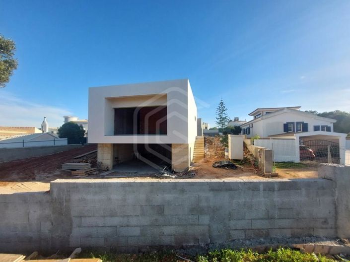 Image No.13-3 Bed House for sale