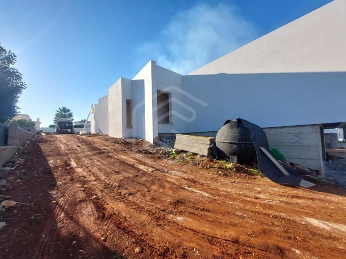 Image No.17-3 Bed House for sale