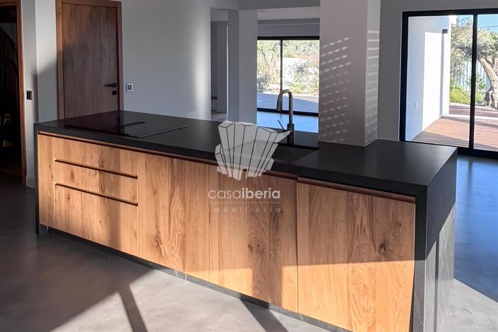 Image No.13-7 Bed House for sale