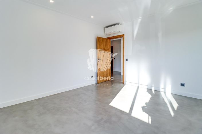 Image No.19-7 Bed House for sale