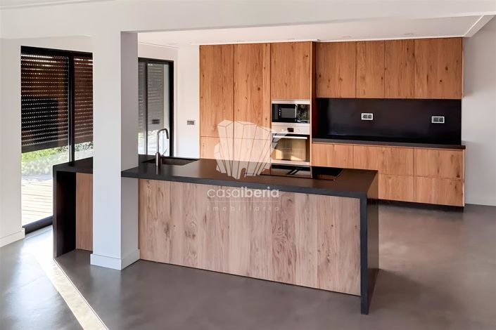 Image No.7-7 Bed House for sale