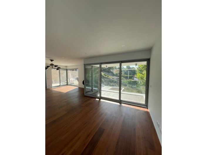 Image No.17-5 Bed House for sale