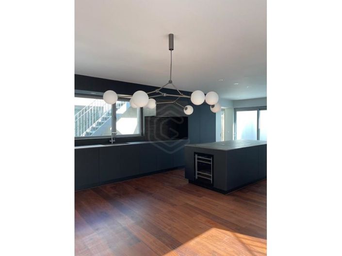 Image No.19-5 Bed House for sale