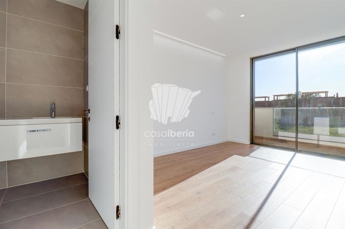 Image No.20-3 Bed House for sale