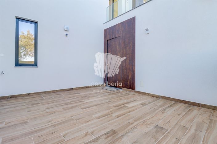 Image No.8-3 Bed House for sale