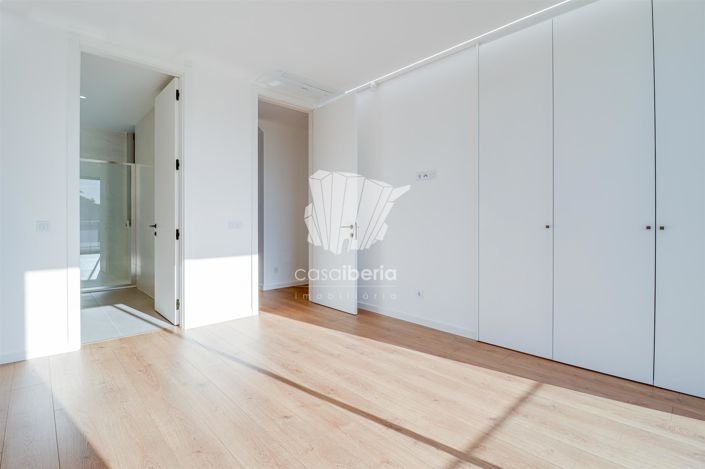 Image No.10-3 Bed House for sale