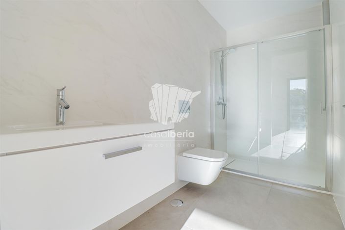 Image No.11-3 Bed House for sale