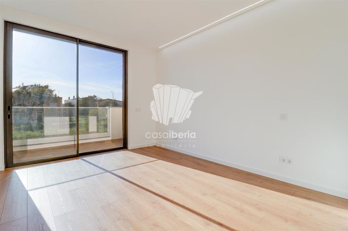 Image No.14-3 Bed House for sale