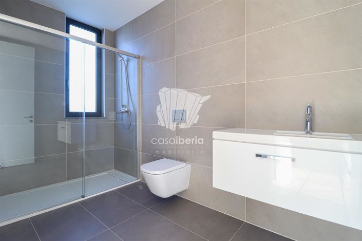 Image No.15-3 Bed House for sale