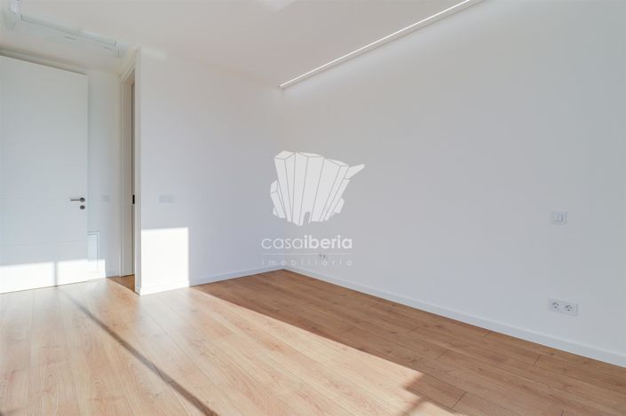 Image No.21-3 Bed House for sale